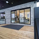 Modern 6 Bedroom Masterpiece In Niagara Falls
