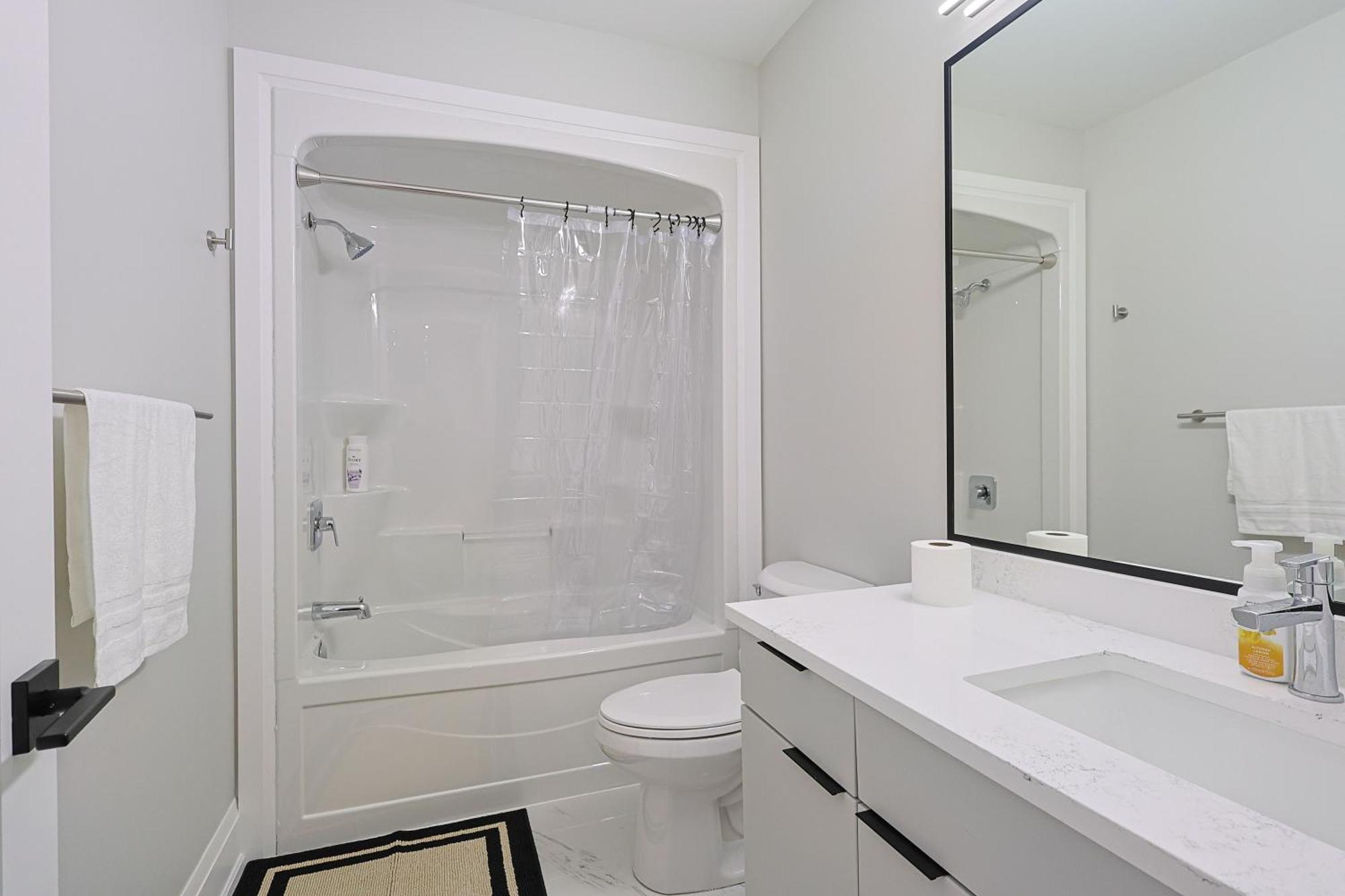 Modern 6 Bedroom Masterpiece In Holiday home Niagara Falls