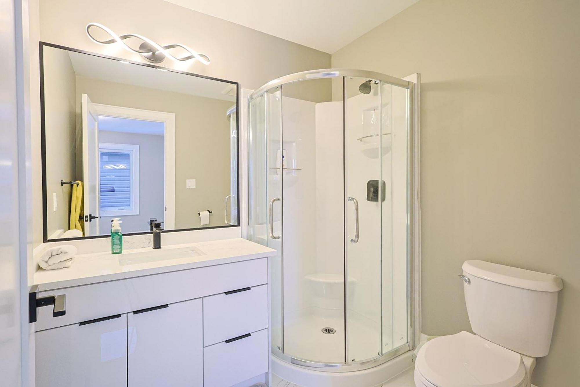 Modern 6 Bedroom Masterpiece In Holiday home Niagara Falls