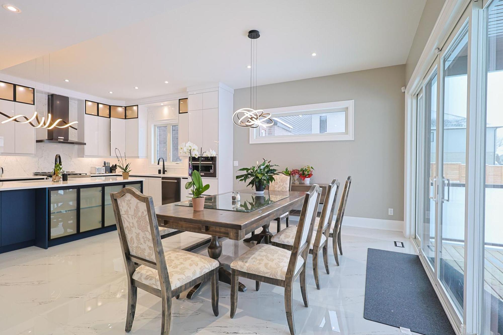 Modern 6 Bedroom Masterpiece In Holiday home