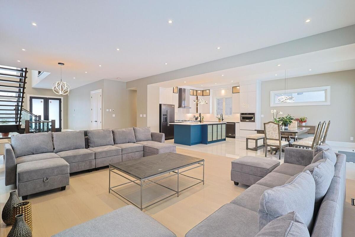 Modern 6 Bedroom Masterpiece In Holiday home Niagara Falls