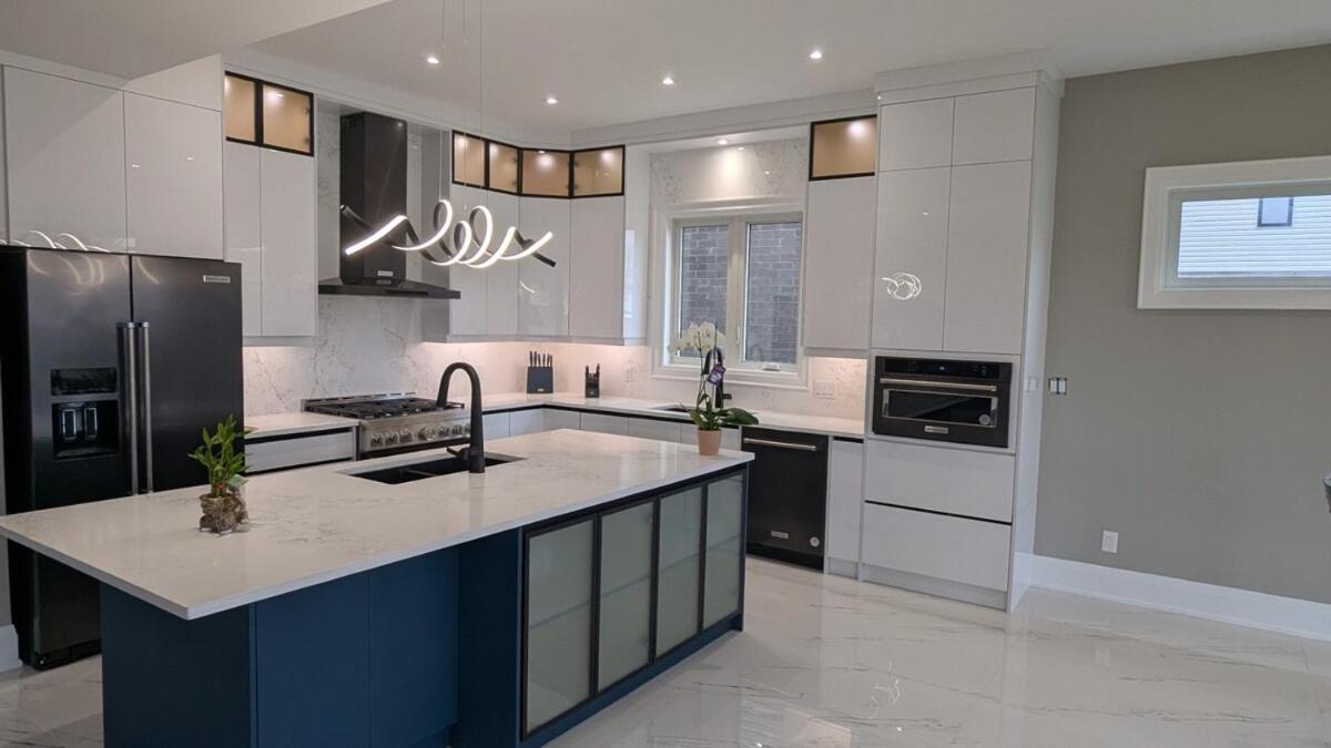 Modern 6 Bedroom Masterpiece In Holiday home Niagara Falls