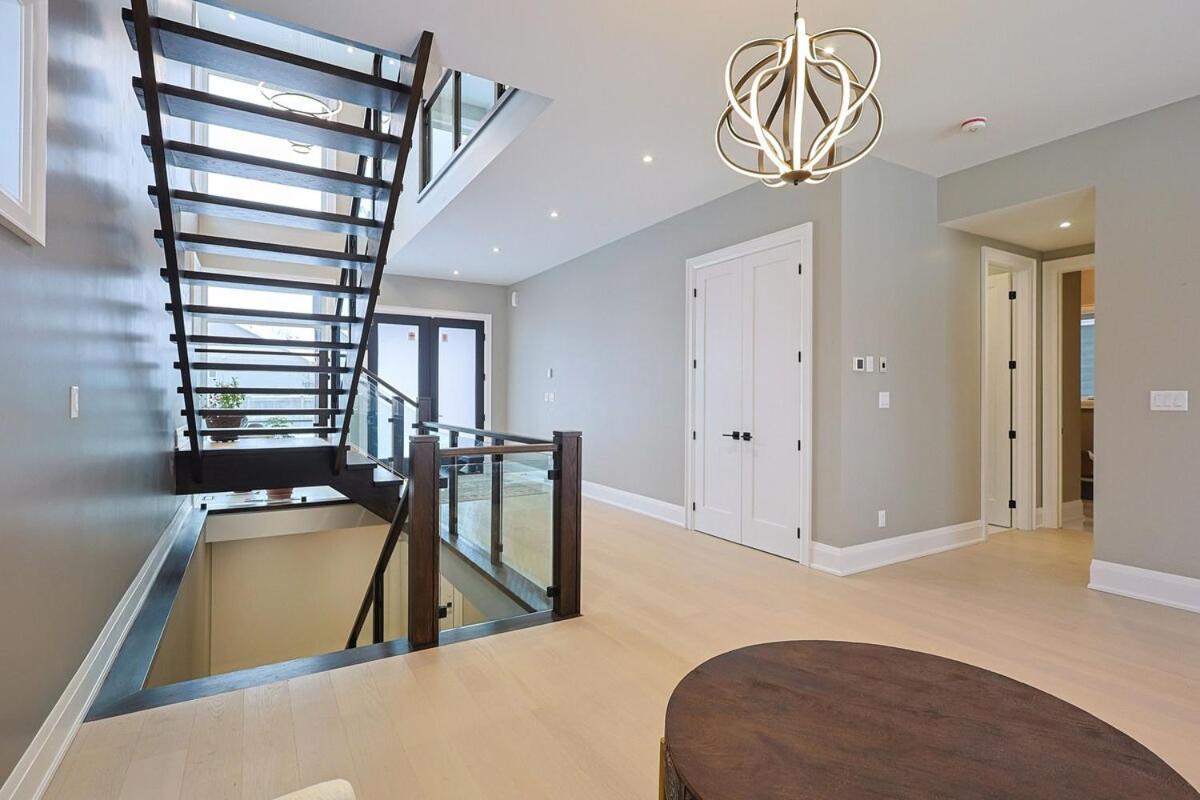 Modern 6 Bedroom Masterpiece In * Niagara Falls
