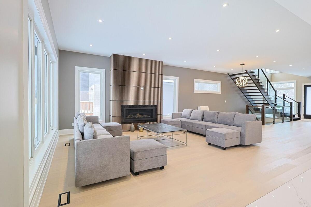 Modern 6 Bedroom Masterpiece In Holiday home *