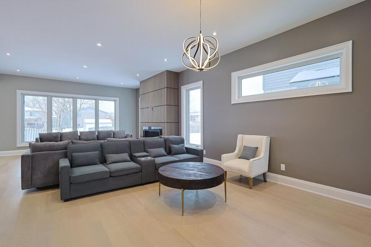 Modern 6 Bedroom Masterpiece In Holiday home Niagara Falls