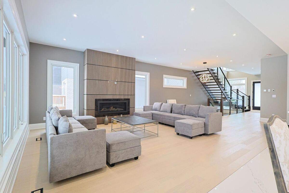 Modern 6 Bedroom Masterpiece In Holiday home