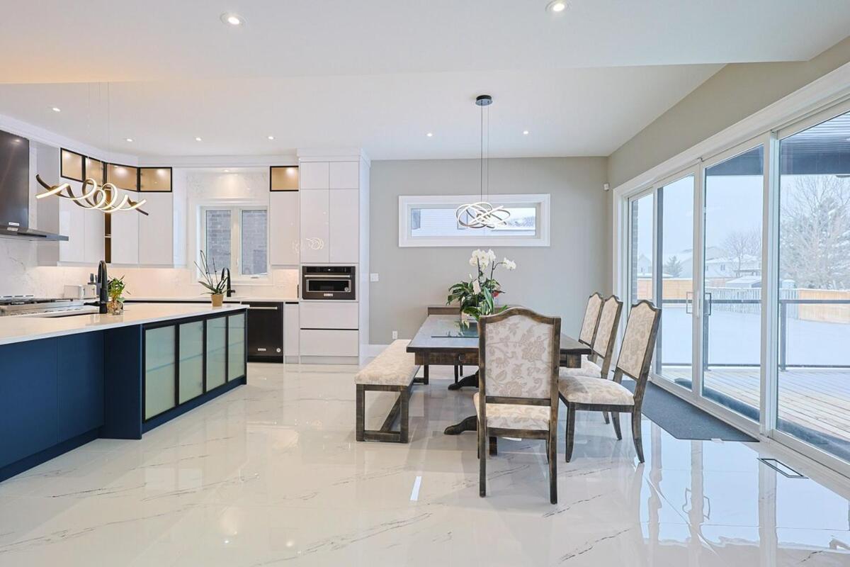 Modern 6 Bedroom Masterpiece In Holiday home *