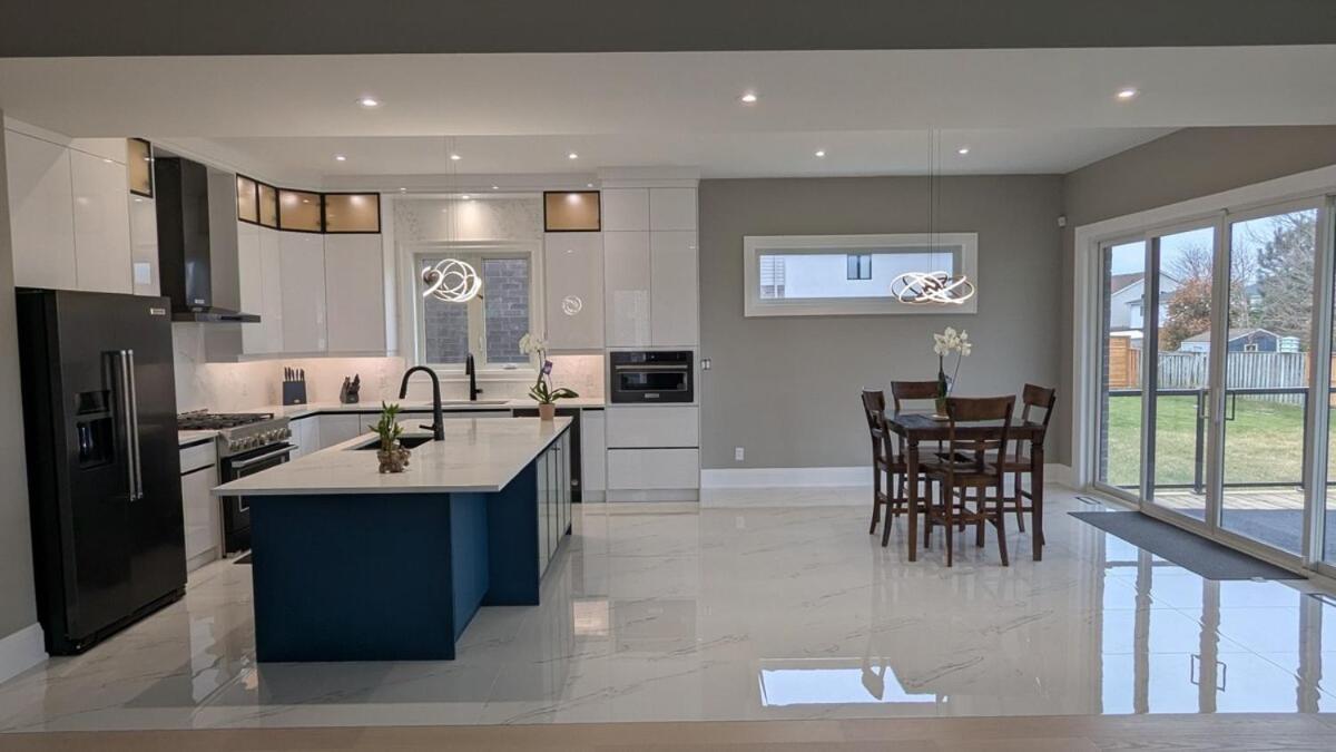 Modern 6 Bedroom Masterpiece In Niagara Falls